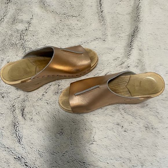 No. 6 rose gold front seam slide clog - Picture 3 of 16